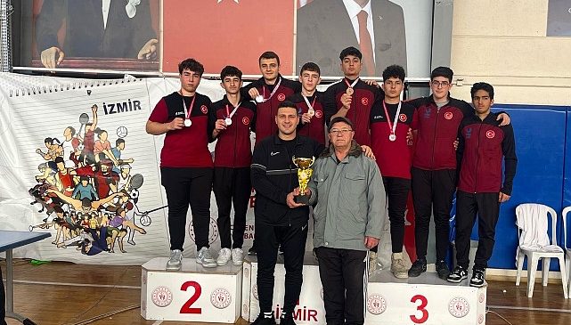 Aliağa’nın Genç Güreşçileri İzmir 2’ncisi Oldu