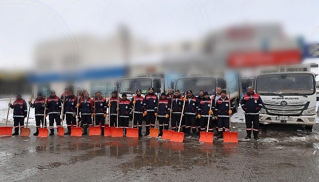 Nevşehir Belediyesi Sanayi Bölgesinde Kar Temizliği Yaptı