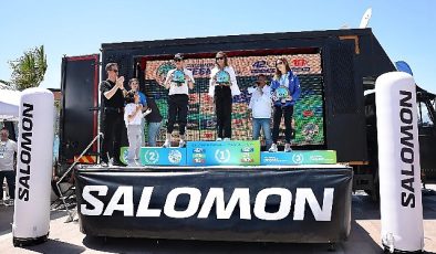 2 bin 606 sporcu Salomon Çeşme Maratonu’nda koştu
