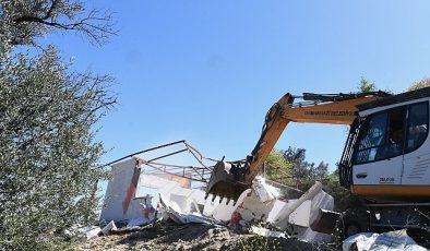 25 kaçak yapı yıkıldı