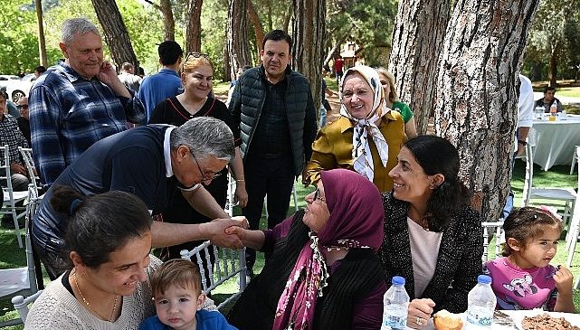 Başkan Topaloğlu’ndan belediye personeline yemek