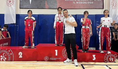 Belediye kick boks sporcularından büyük başarı