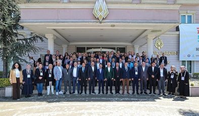 Büyükakın: Romanlar azınlık değil  bu memleketin asli unsurudur