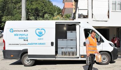 Büyükşehir Belediyesi Manavgat Aşevi  ihtiyaç sahiplerinin yanında olmaya devam ediyor