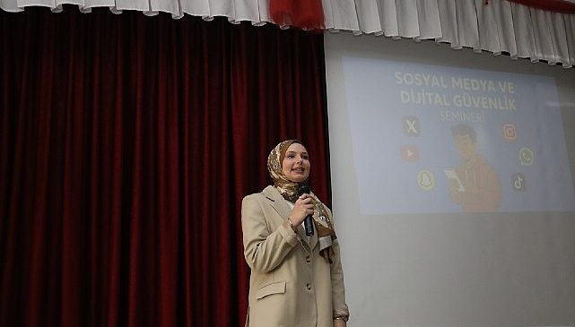 İnegöl’deki öğrencilere “Dijital Güvenlik” semineri