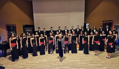 Manisa Büyükşehir Belediyesi Çok Sesli Gençlik Korosu’na Antalya’da ödül