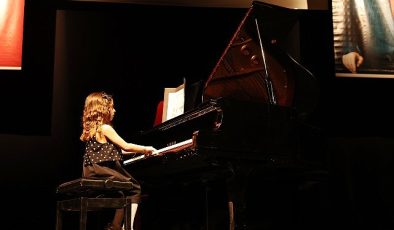 Nilüfer’de yıl sonu konserleri keman ve piyano ile başladı
