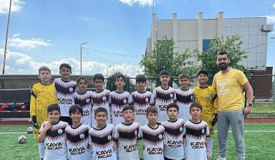 Şampiyon Burhaniye Belediyespor U-11