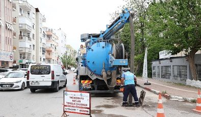 yağmur suyu hattı temizliği sürüyor